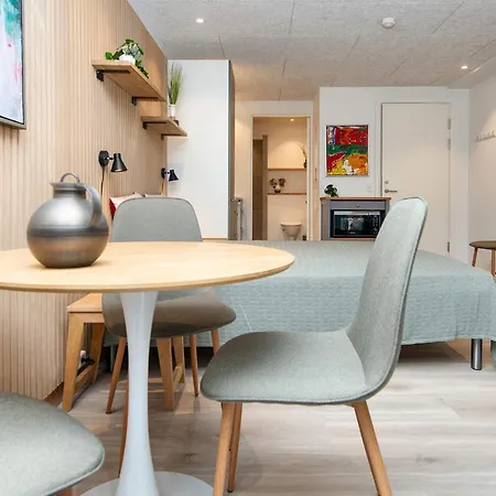 2 Person In Apartament *