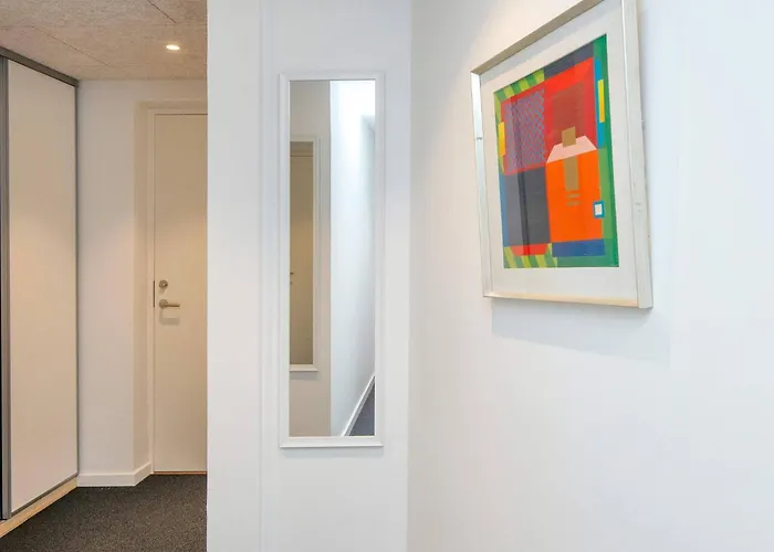 2 Person In Appartement