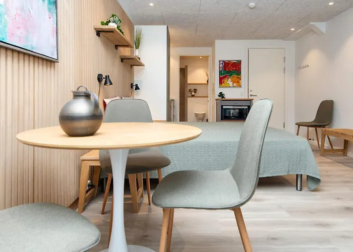 2 Person In Appartement *